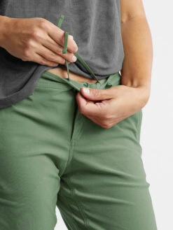 KUHL Indestructible 2.0 Hiking Shorts 8" 9 KUHL Indestructible 2.0 Hiking Shorts 8" -Title Nine Sales 112013 03