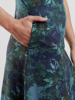 Yes Dress - Bali -Title Nine Sales 120103 06