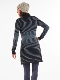 Synergy 2.0 Turtleneck Dress -Title Nine Sales 121005 04