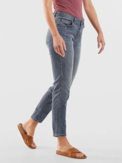 Duer Relaxed Performance Jeans 28" -Title Nine Sales 210206 03