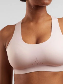 Run It All 2.0 Cross Back Sports Bra 10 Run It All 2.0 Cross Back Sports Bra -Title Nine Sales 320937 03