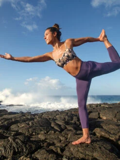 Handful Sports Bra 11 Handful Sports Bra -Title Nine Sales 321023 05