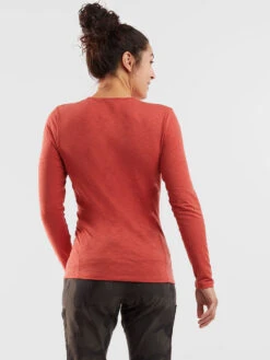 Henerala 2.0 Long Sleeve Tee - Solid -Title Nine Sales 400935 04