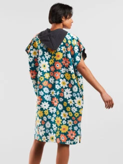 Nomadix PrivaSea Poncho - Spring Flowers -Title Nine Sales 716620 03
