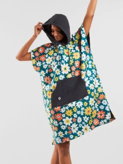 Nomadix PrivaSea Poncho - Spring Flowers -Title Nine Sales 716620 04