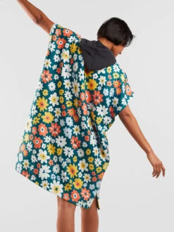 Nomadix PrivaSea Poncho - Spring Flowers -Title Nine Sales 716620 05